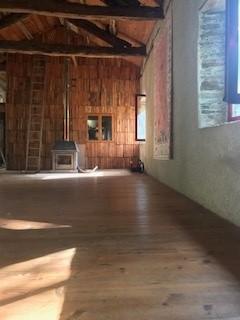 Situé en pleine forêt, au milieu d une châtaigneraie, sans voisins, à l'eau de source, sur un chemin de randonnée, c'est un lieu propice au ressourcement et au tourisme vert.   Le lieu est une très ancienne ferme réhabilitée par nos soins depuis 2018 avec des matériaux respectueux, et un souci de préservation des ressources locales telles que l'eau et le bois. Il permet d accueillir jusqu'à 14 personnes. https://hrvroy.wixsite.com/coeurdeforet