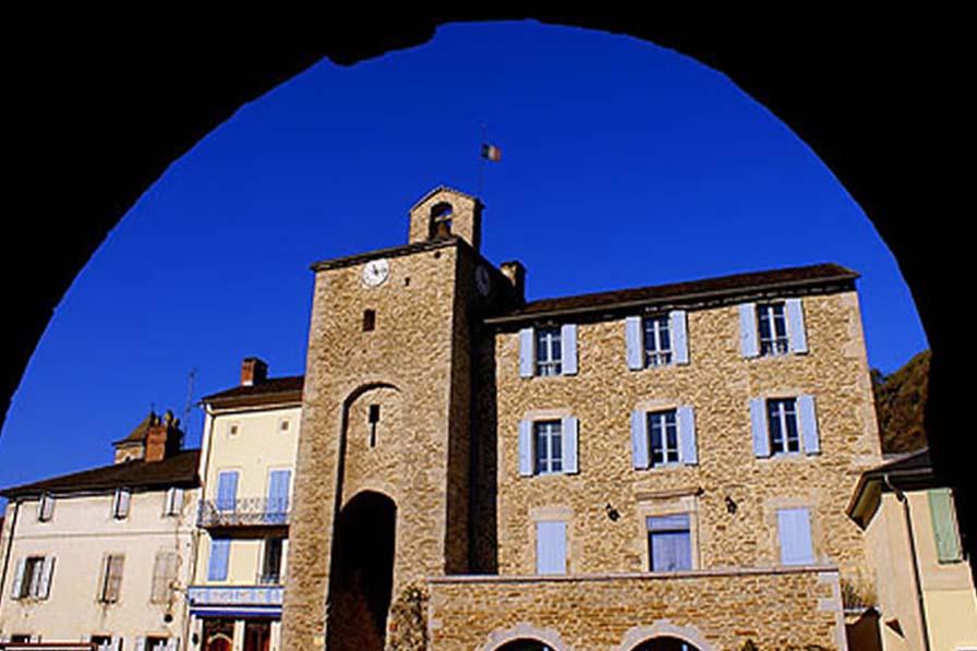 Le Beffroi du village.  Ancien gardien des agressions extérieures